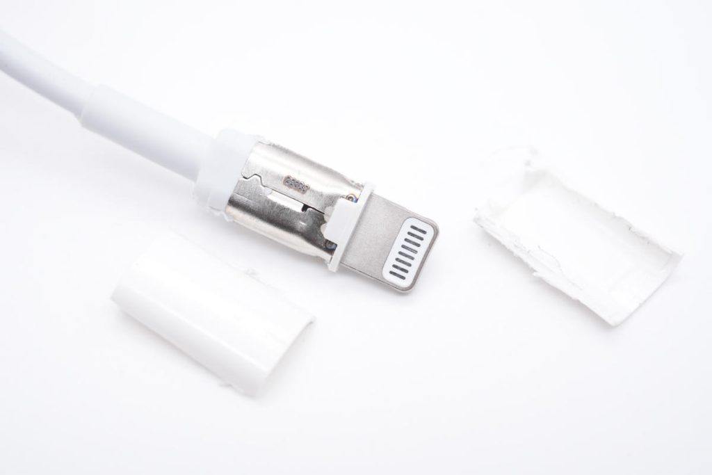 Teardown report: Apple's new USB-C to Lightning cable A2561