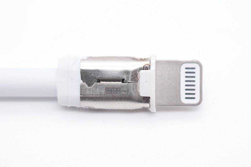 Teardown report: Apple's new USB-C to Lightning cable A2561