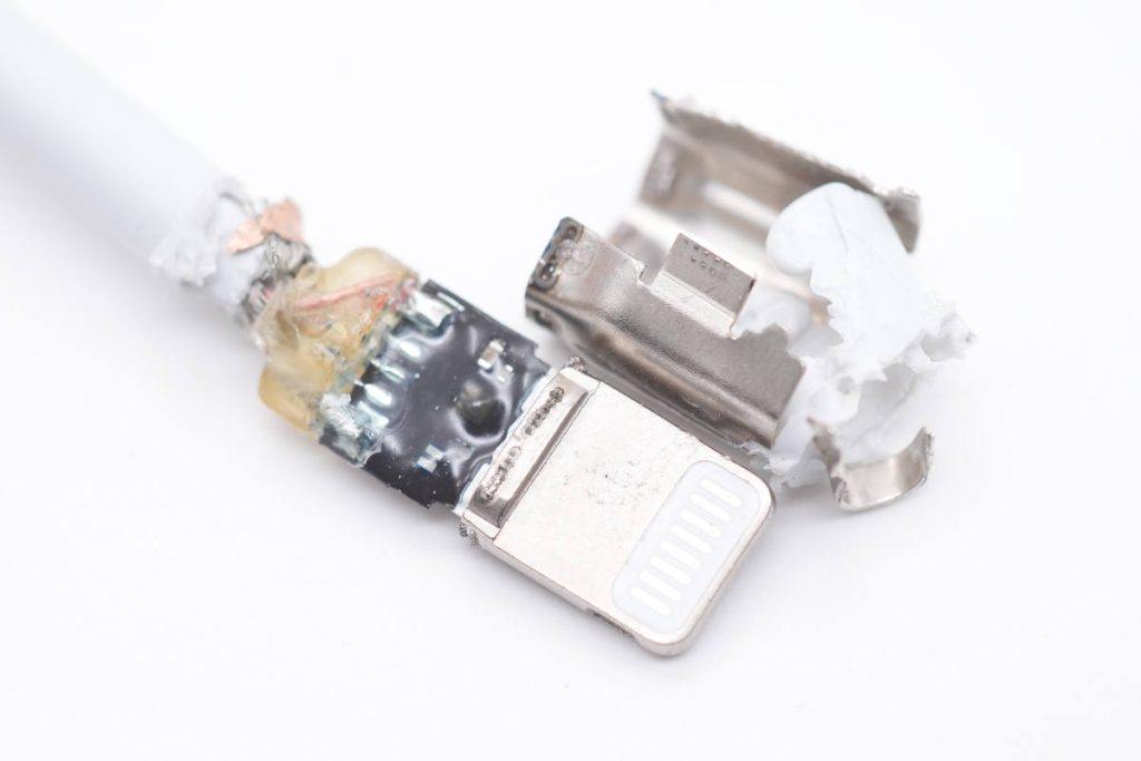 Teardown report: Apple's new USB-C to Lightning cable A2561