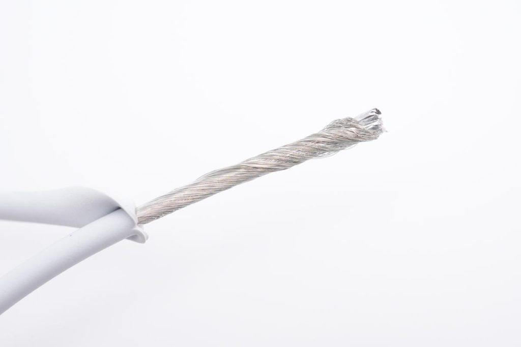 Teardown report: Apple's new USB-C to Lightning cable A2561