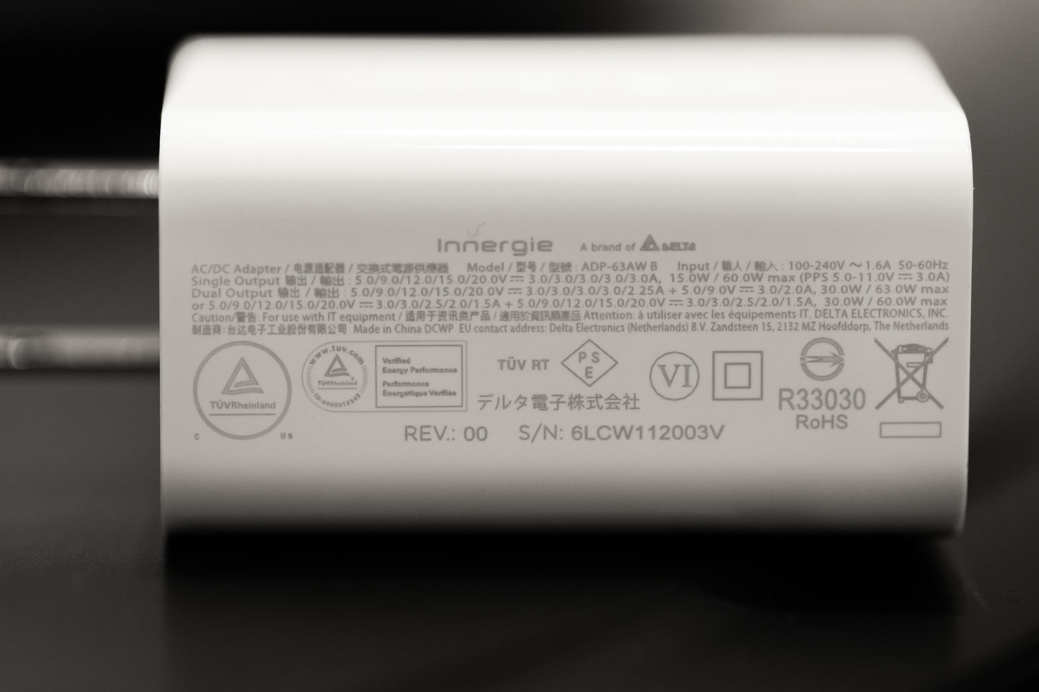 Can iPhone be charged with 220v?  Will the USB tofu head be damaged?
