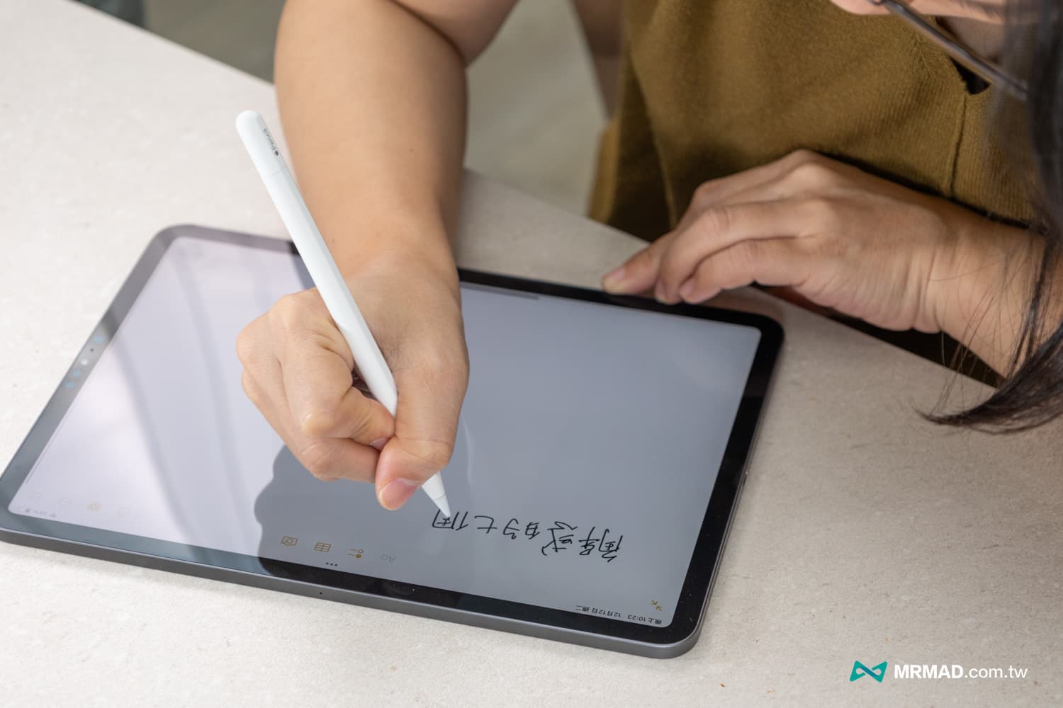 Apple Pencil USB-C Unboxing Review 12