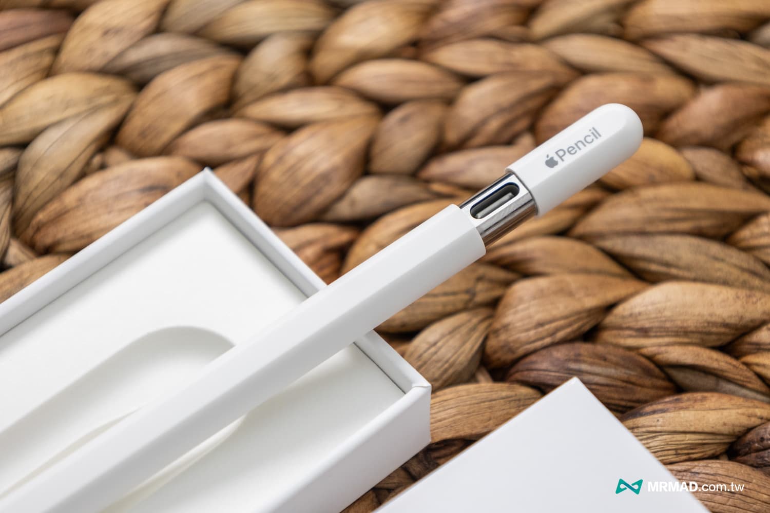 Apple Pencil USB-C Unboxing Review 6