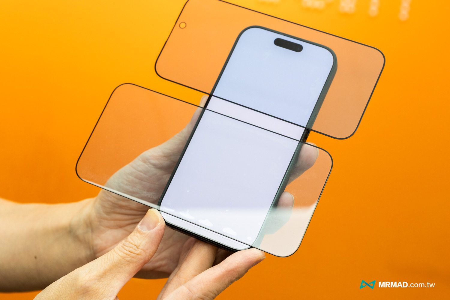 imos iphone16 pro screen protector unboxing 4