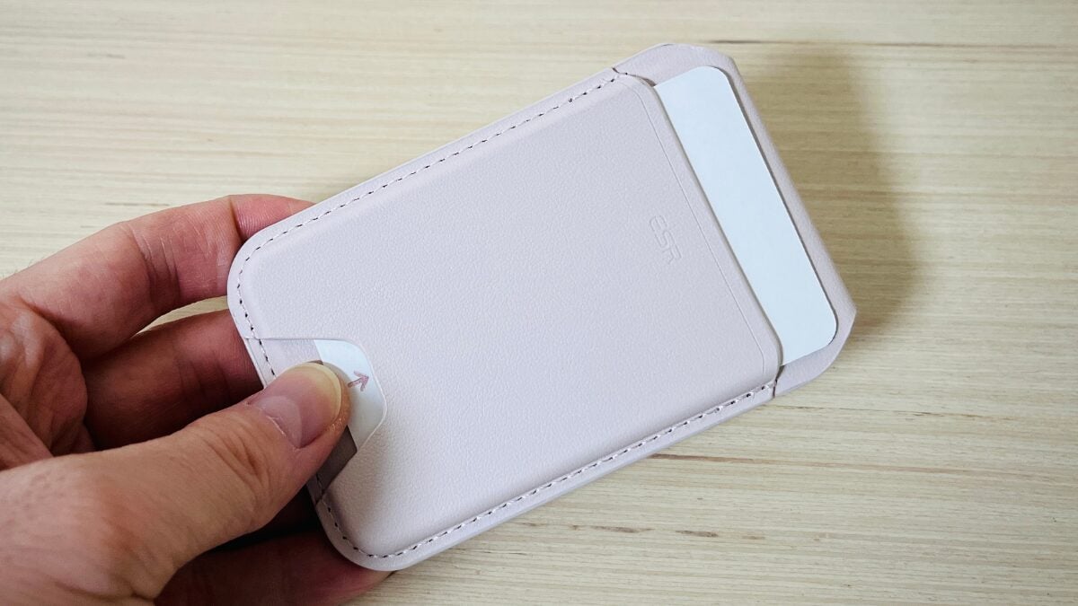 ESR Aura Wallet Stand (HaloLock) 12