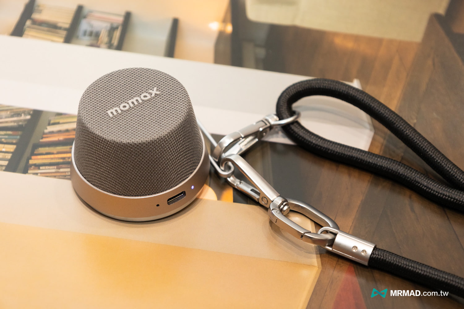 Momax 1-Vibe Go Unboxing 21