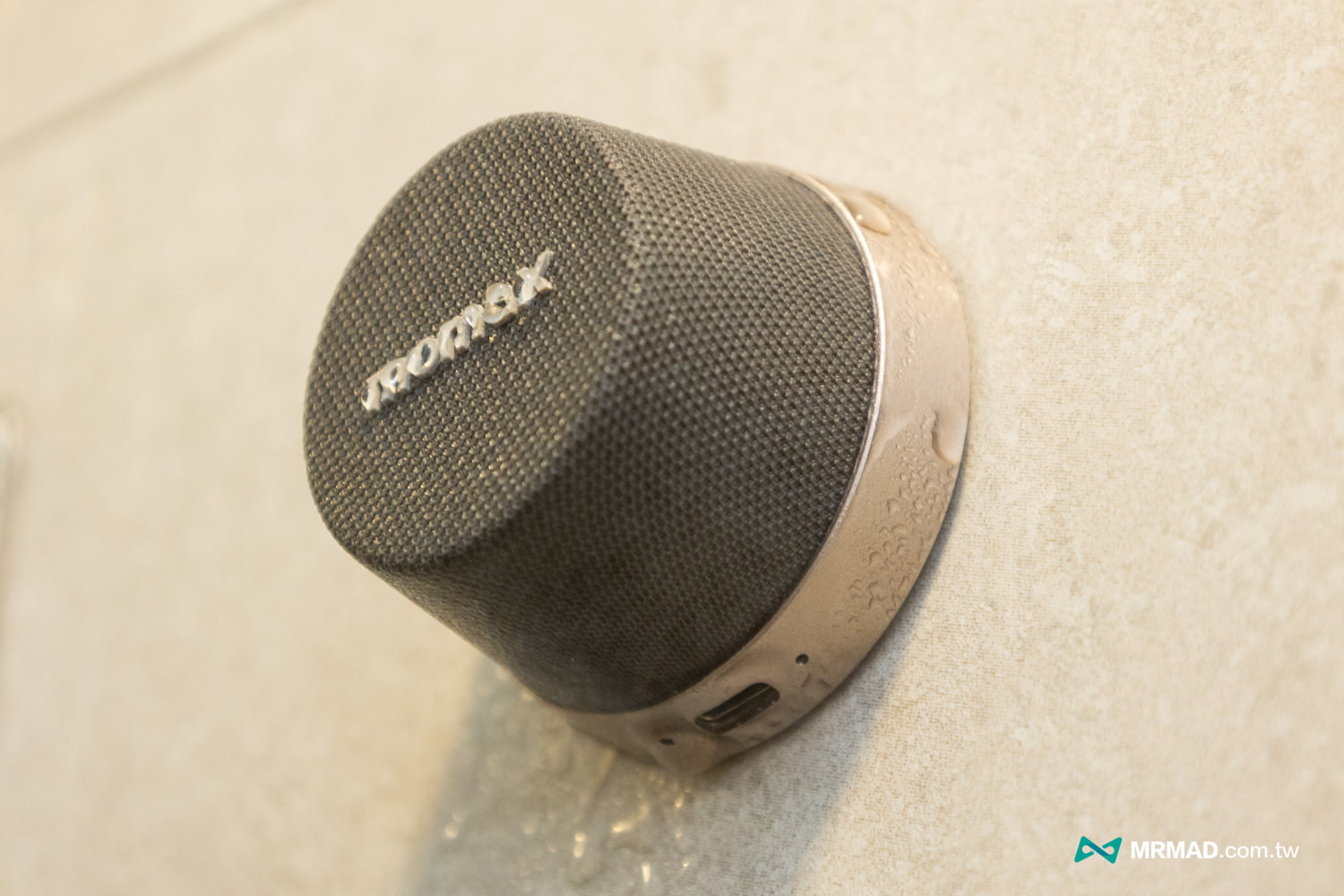Momax 1-Vibe Go Unboxing 27