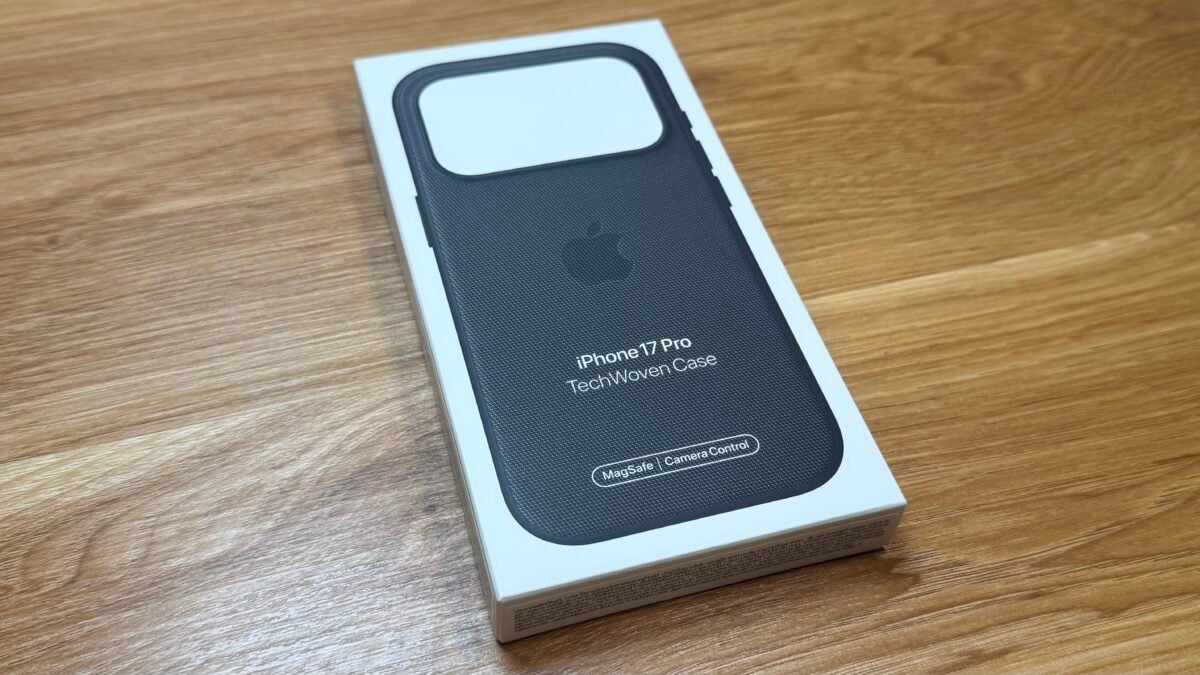 Apple Tech Woven Case Review for iPhone17 Pro
