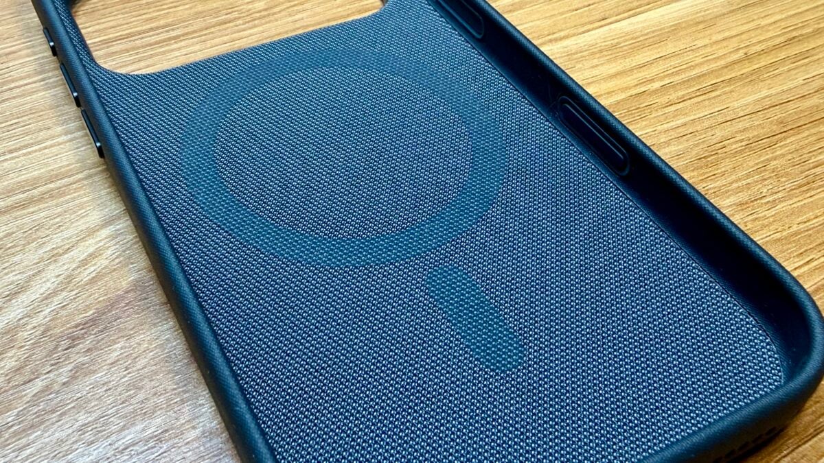 Apple Tech Woven Case Review for iPhone17 Pro