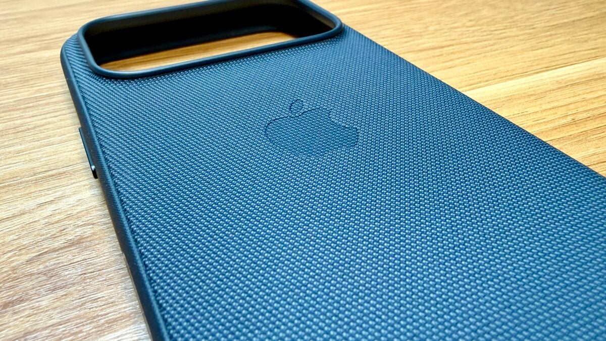 Apple Tech Woven Case Review for iPhone17 Pro