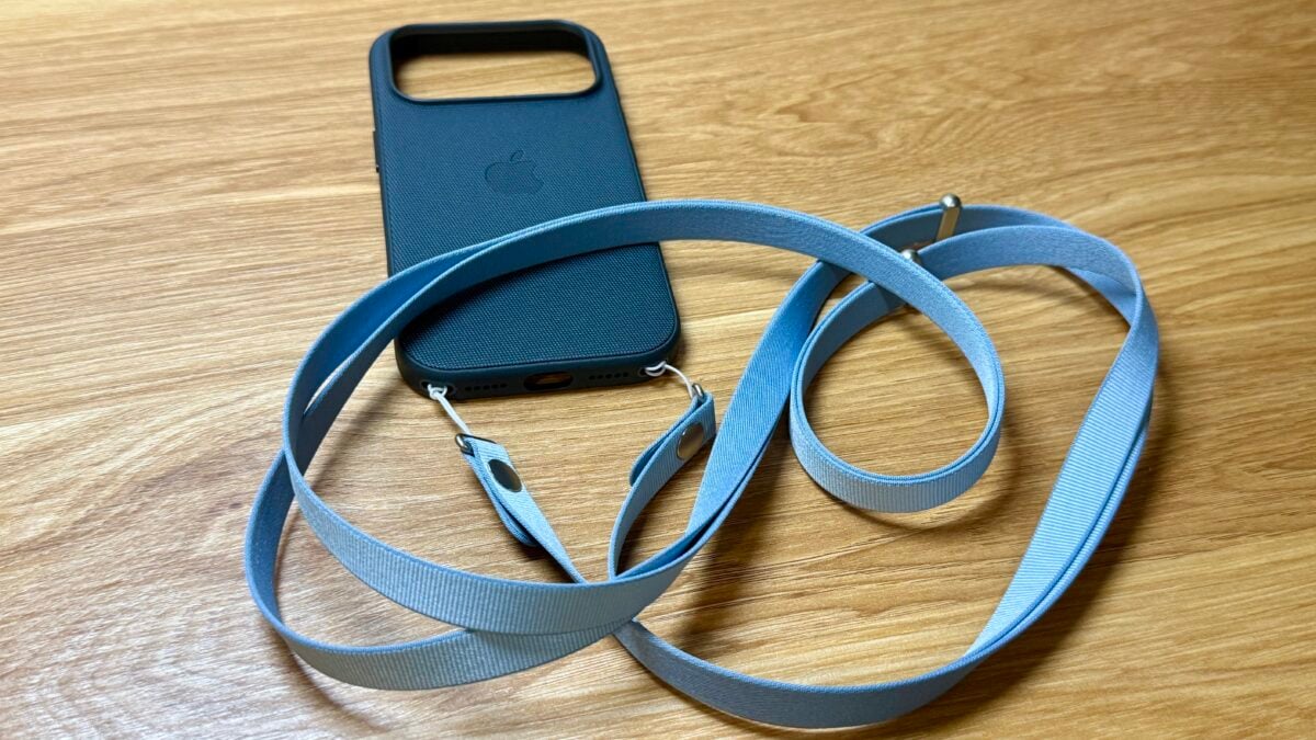 Apple Tech Woven Case Review for iPhone17 Pro