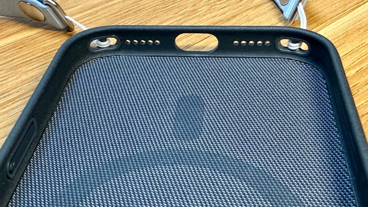 Apple Tech Woven Case Review for iPhone17 Pro