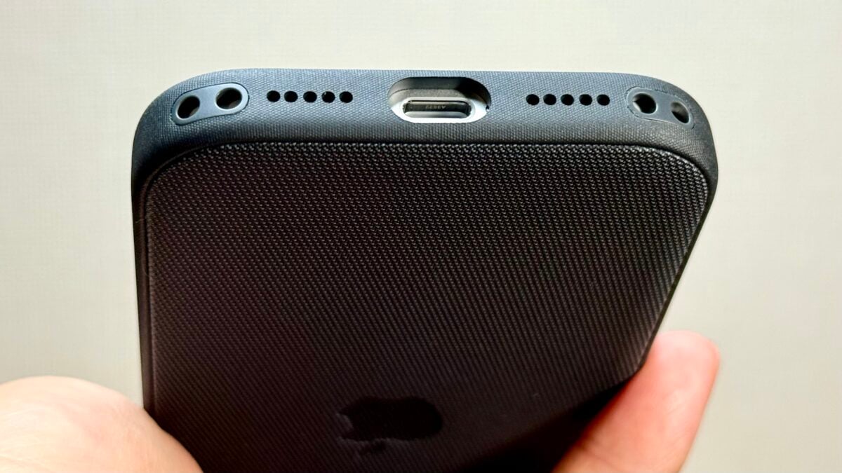 iPhone17 Pro Tech Woven Case Crossbody Strap Review hato/iPhone Mania