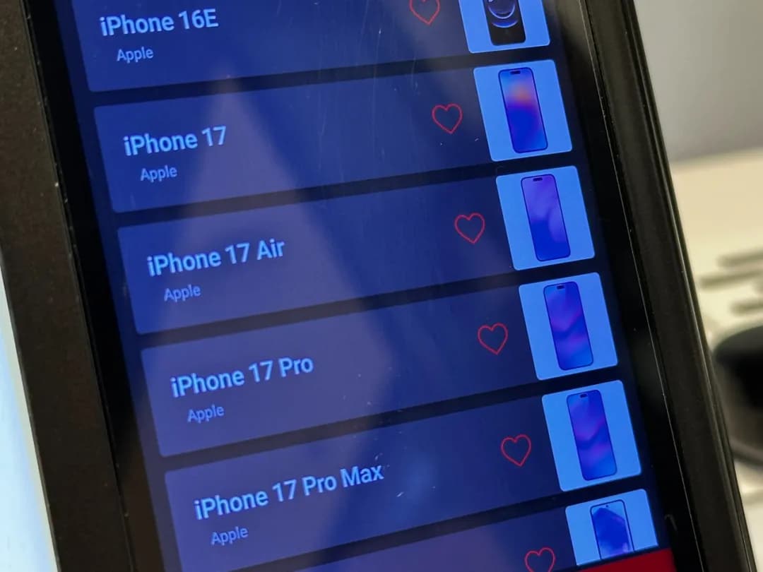 Protective stickers confirm that the size of the iPhone 17 Pro dynamic island is narrowed, and the difference between the new and old models is compared in one article 2