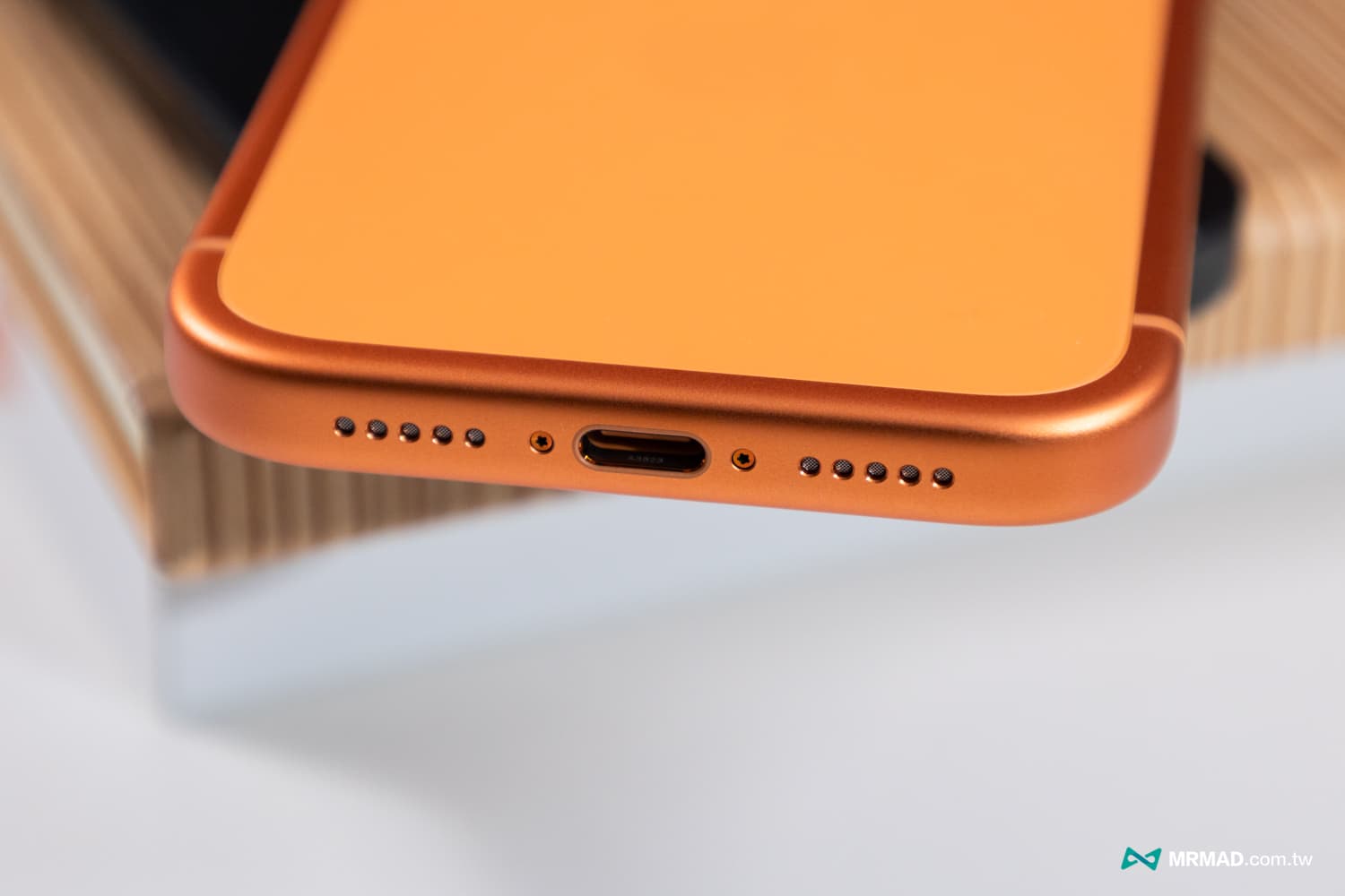 Apple iPhone 17 Pro makes strange noise while charging! Analysis of the causes and 3 tips to check whether there is static noise