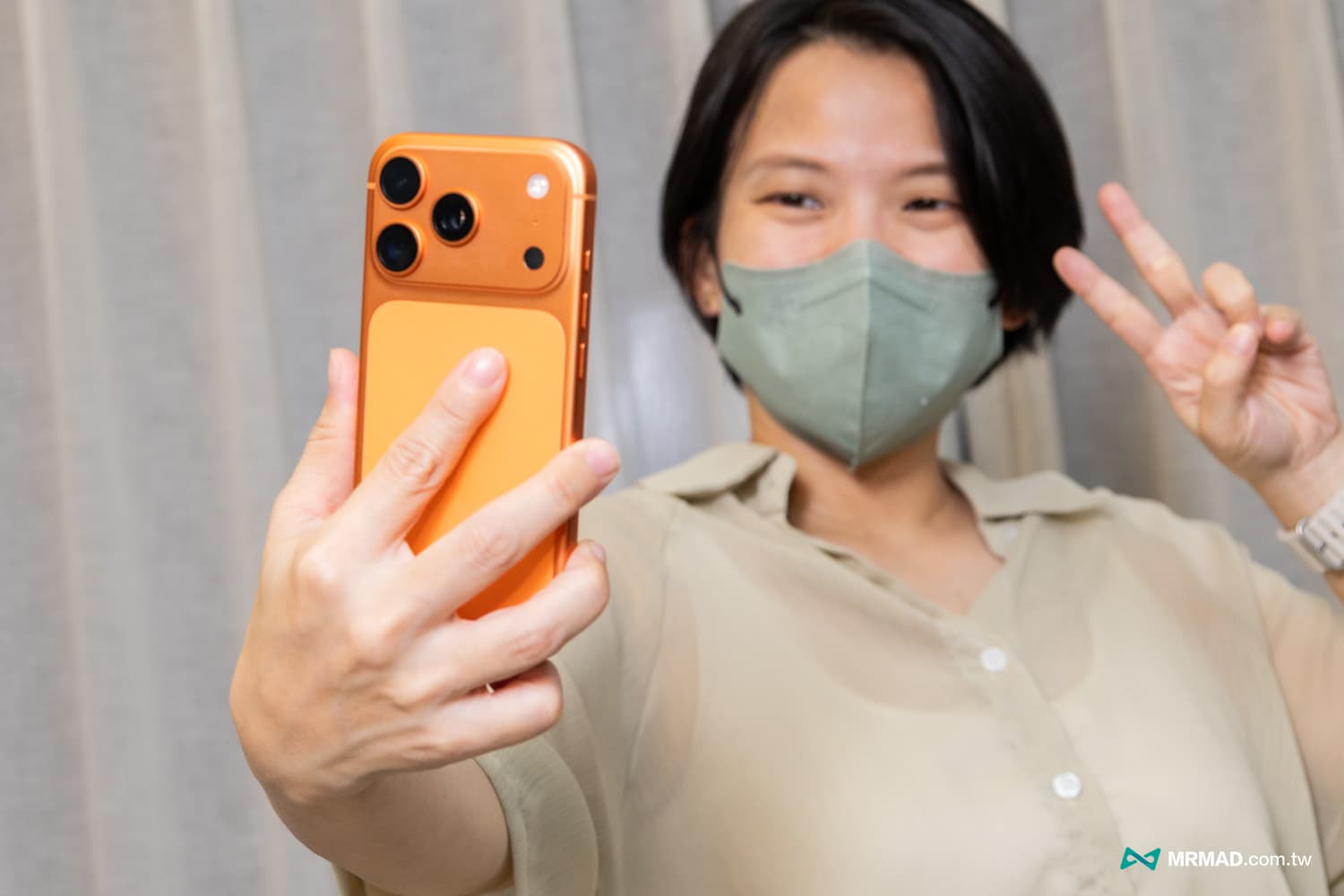 Why does the back panel of iPhone 17 Pro float? 4 possible causes 4