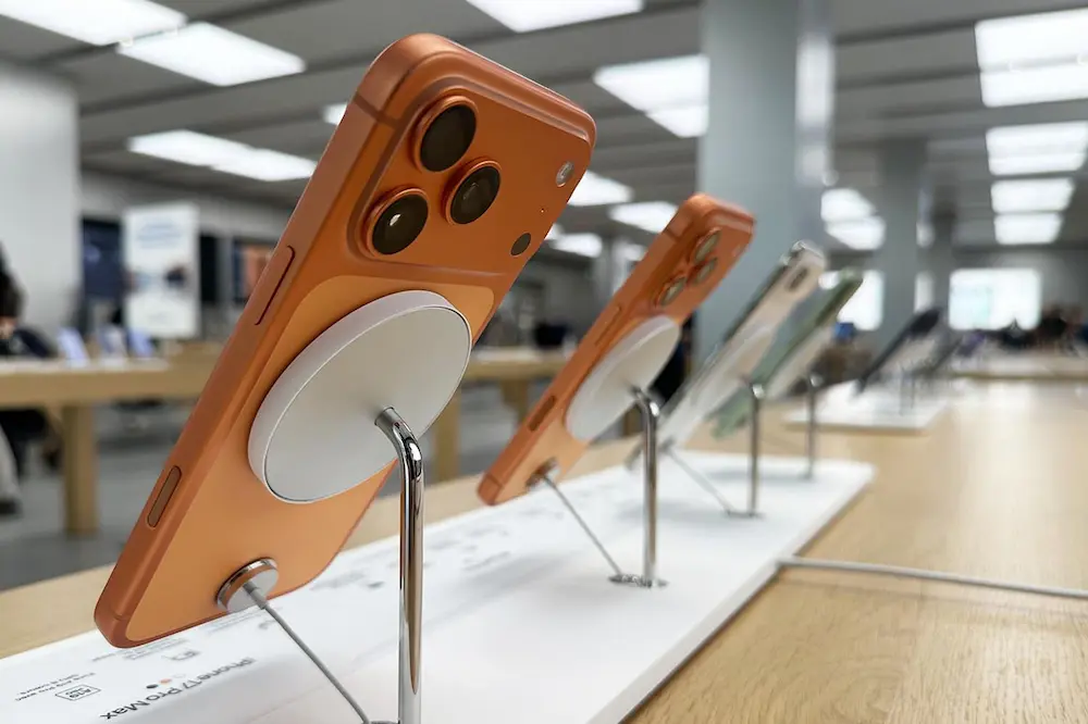 Why does the back panel of iPhone 17 Pro float? 4 possible causes 1