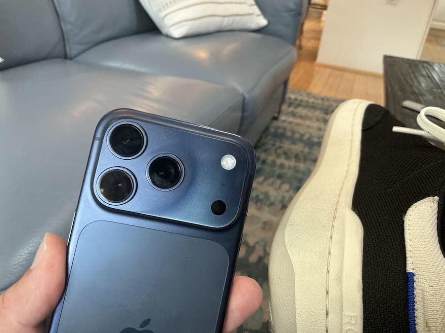 Apple has not yet responded to the discoloration of the fuselage. It remains to be seen whether it is an isolated case.
