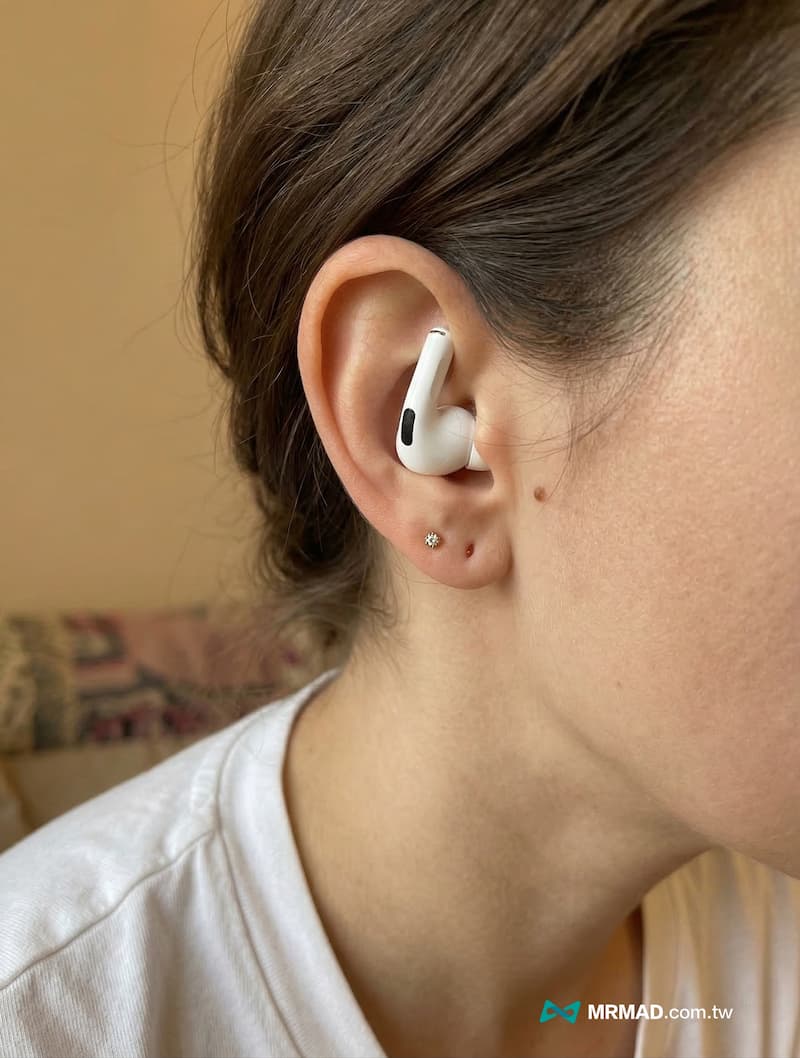 Is it really more stable to wear AirPods backwards (with the stem facing up)? 1
