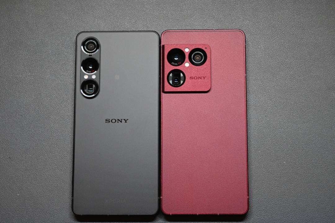 The Xperia 1 VII is on the left and the Xperia 1 VIII is on the right.