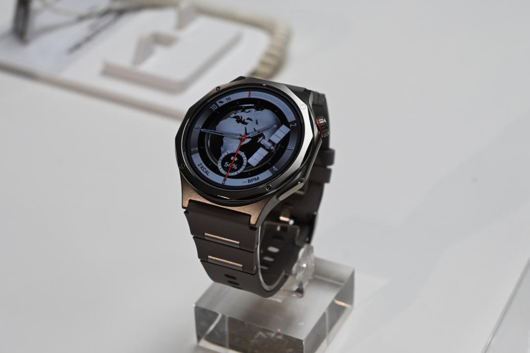 OPPO's new smart watch Watch X3 can switch between two sets of chips according to usage to ensure multi-day battery life and smooth operation. It has added Google Gemini Assistant and more than 100 sports modes. It is priced at 14,990 yuan and is expected to go on sale in July.