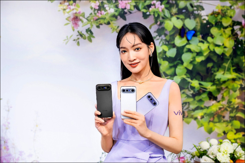 The new lightweight flagship X300 FE is on the stage, featuring vivo's professional-level long-distance shooting capabilities, priced at 23,990 yuan (12GB + 256GB).