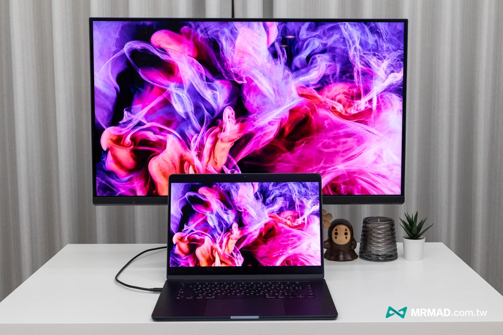 Comparison of MA320UG screen color performance and MacBook actual test 2