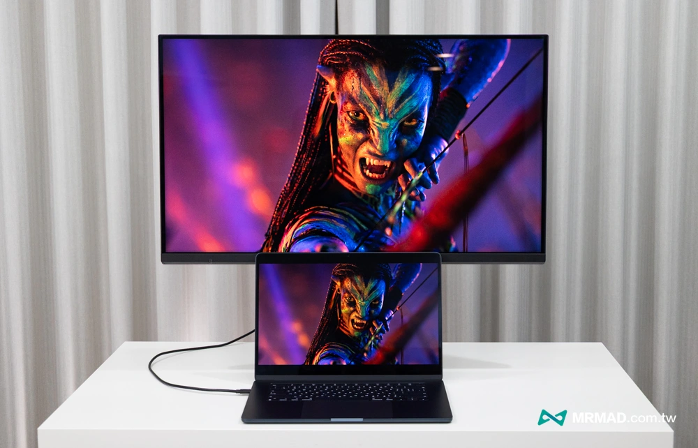 Comparison of MA320UG screen color performance and MacBook actual test 6