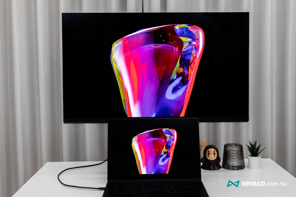 Comparison of MA320UG screen color performance and MacBook actual test 7