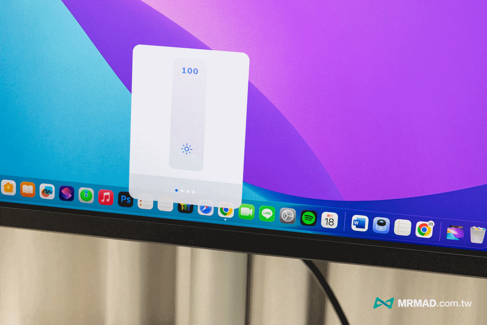 Unique wire storage keeps the desktop tidy6