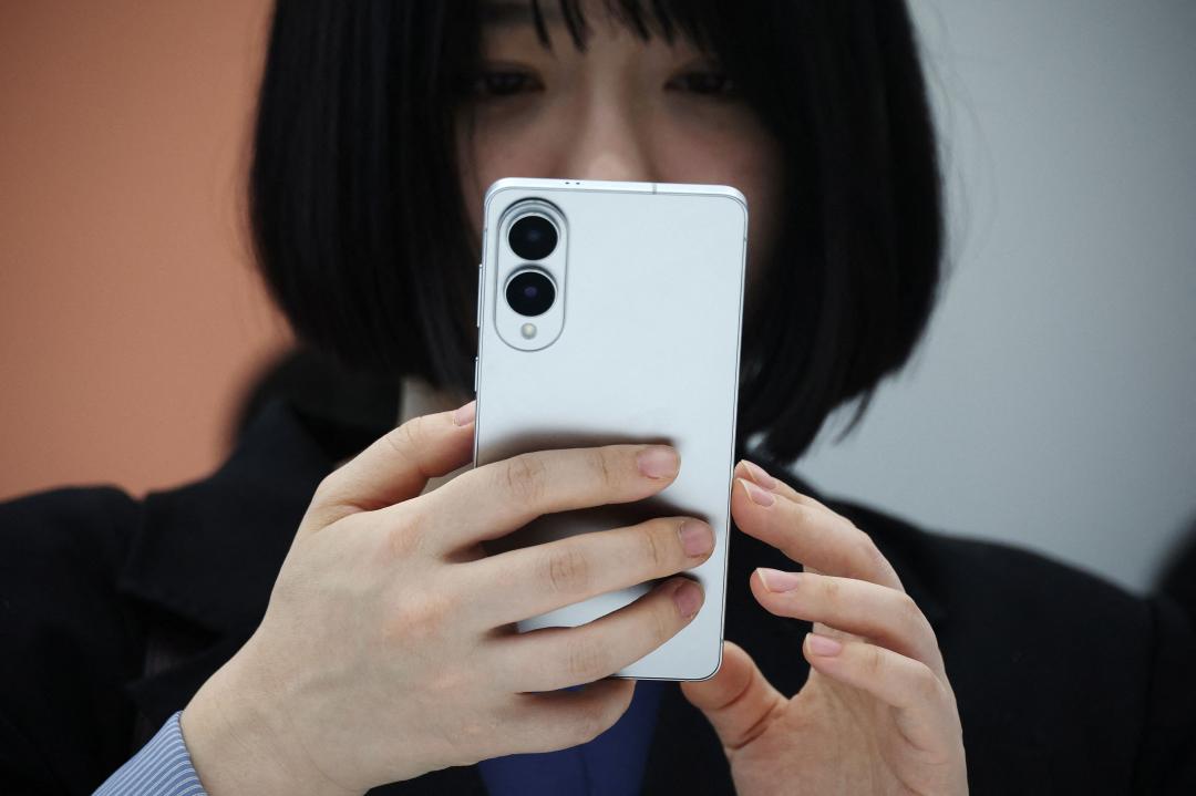 Google and Samsung users in different markets have inconsistent experiences with software updates. (Photo/Reuters)