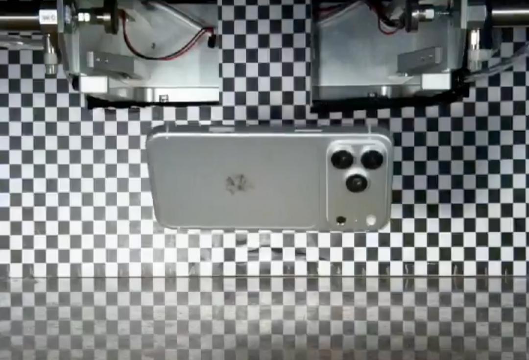 A suspected test drop video of the iPhone 18 Pro series has leaked. (Picture/Reverse PhotoX)