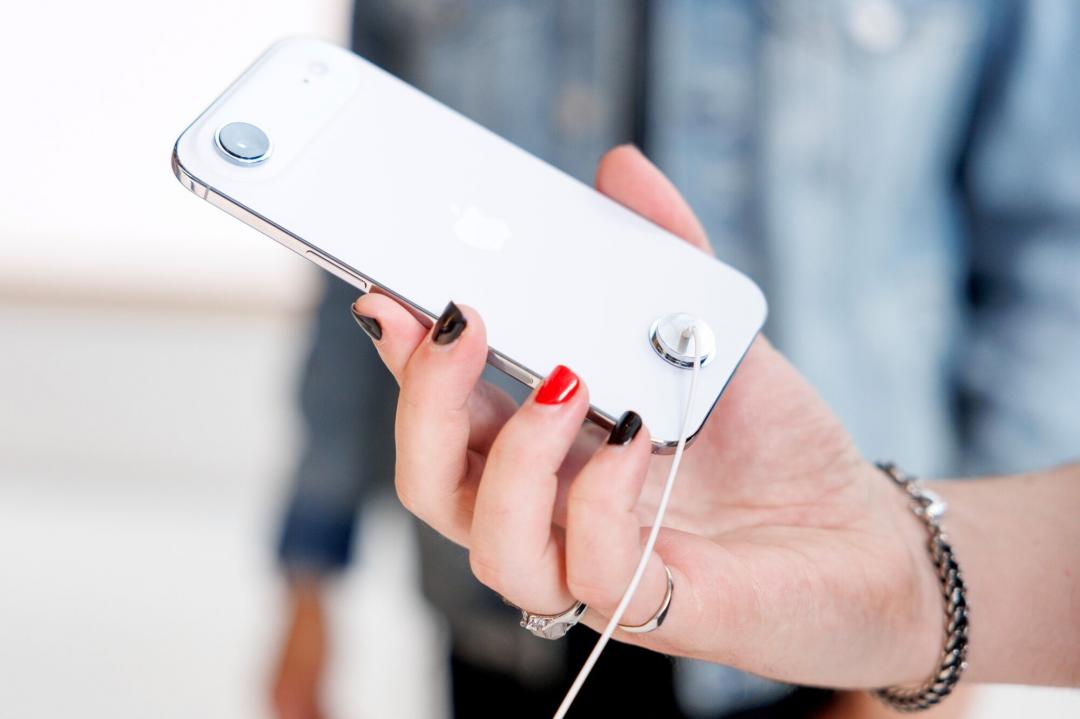 Channel News said that the price reduction has driven up the purchase of iPhone Air. (Photo/Reuters)