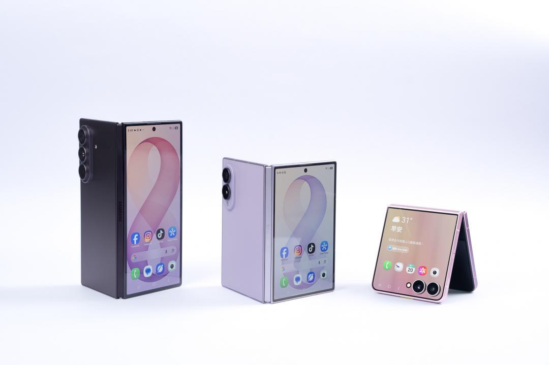 Z Fold8 Ultra, Z Fold8 and Flip8 all have slimmer bodies. One of the key factors is the silicon carbon battery. (Photo/Samsung)