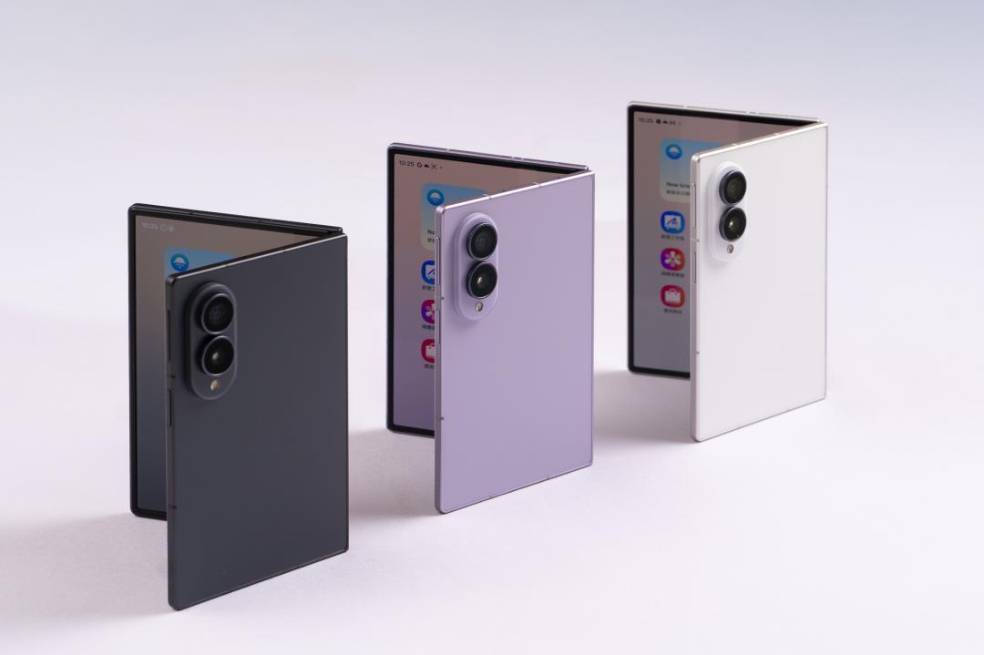Samsung’s wide version Z Fold8 looks like a small passport. (Photo/Samsung)