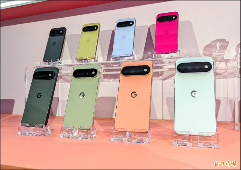 (Top row left to right in the picture) Pixel 11 is available in 4 colors: obsidian black, pistachio green, frost purple, and hibiscus peach, starting from 29,990 yuan; (bottom row left to right in the picture) 6.3-inch Pixel 11 Pro, 6.8-inch Pixel 11 Pro XL is available in four colors: obsidian black, olive green, sandstone pink, and mist gray, with prices starting from 36,990 yuan and 42,990 yuan respectively. (Photo by reporter Wu Peihua)