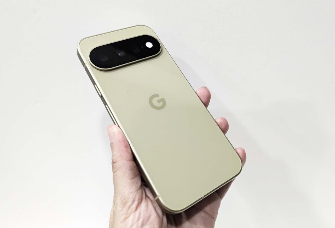The new generation of camera series all adopt a full-glass design.