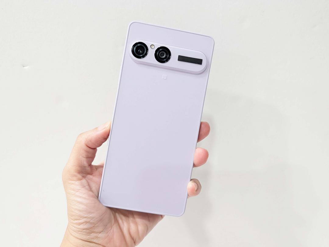 The back cover is made of translucent material with fog-transparent coating. (Photo/Photo by reporter Wu Peihua)