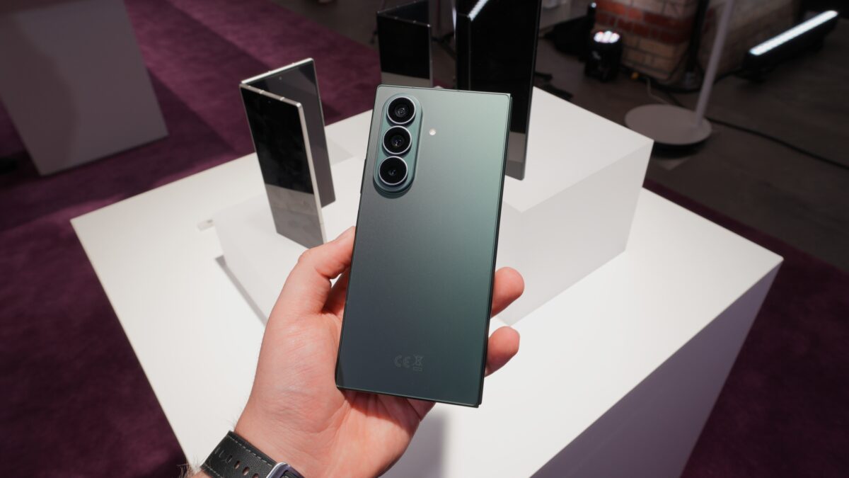 苹果 iPhone Duo 即将登场,三星发布“欢迎来到折叠屏时代”视频