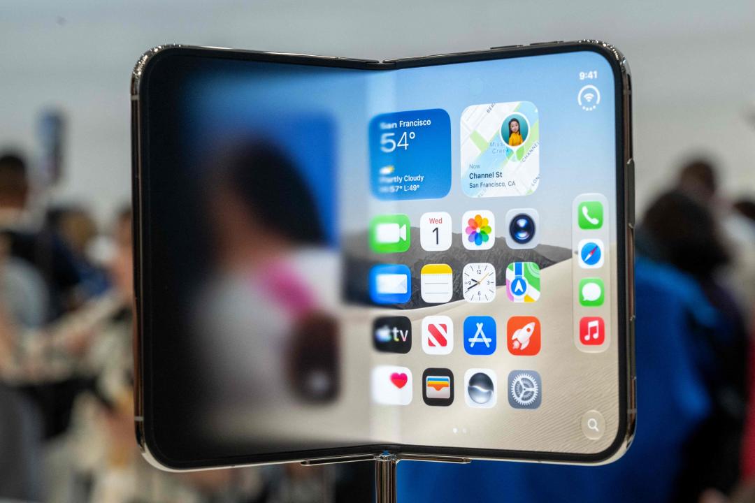 Some netizens believe that the crease performance of iPhone Duo is similar to that of Samsung. (Photo/Reuters)