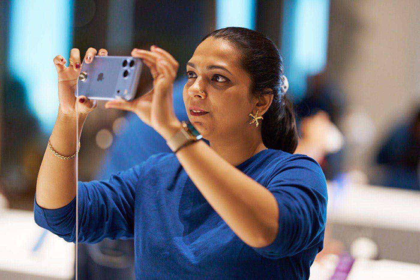 iPhone 18 Pro demo on the Apple Store floor